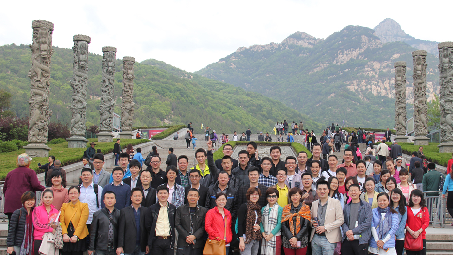 乐竟在线客服,精英团队游孔府登泰山